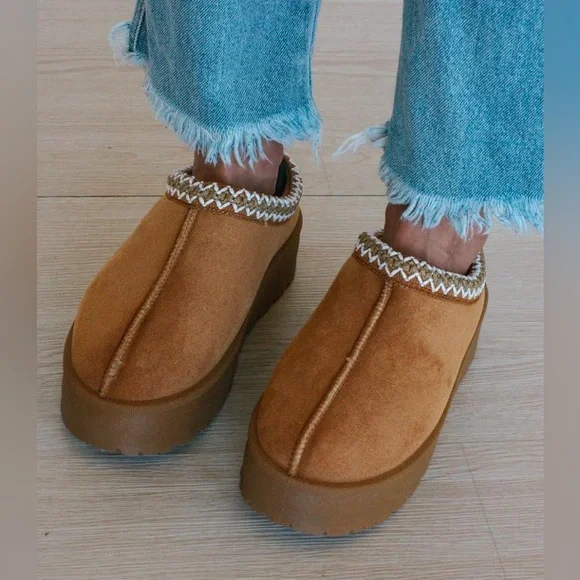 NEW !! RESTOCK !! TAN FUR LINED PLATFORM SLIPPER MULES - Picture 8 of 8
